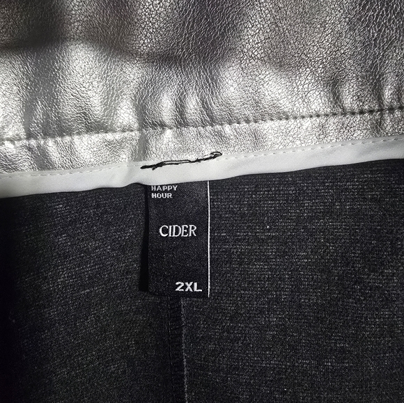 🍎 Faux Leather Contrasting Binding Pleated Mini Skirt Plus Size 2x / 20 - Picture 5 of 7